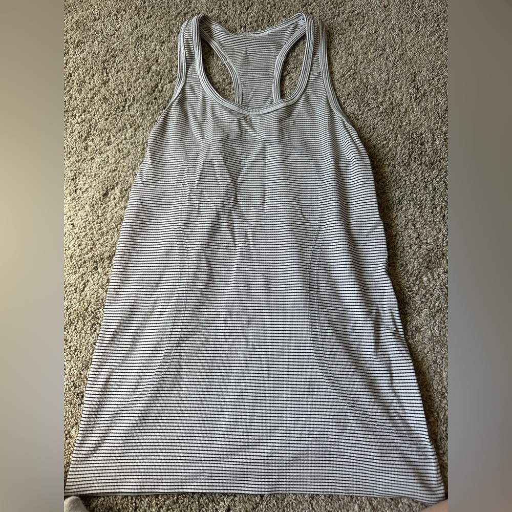 lululemon black and white swiftly tank top size 6!